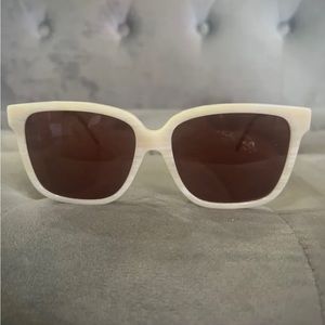 Gucci sunglasses women authentic,used.